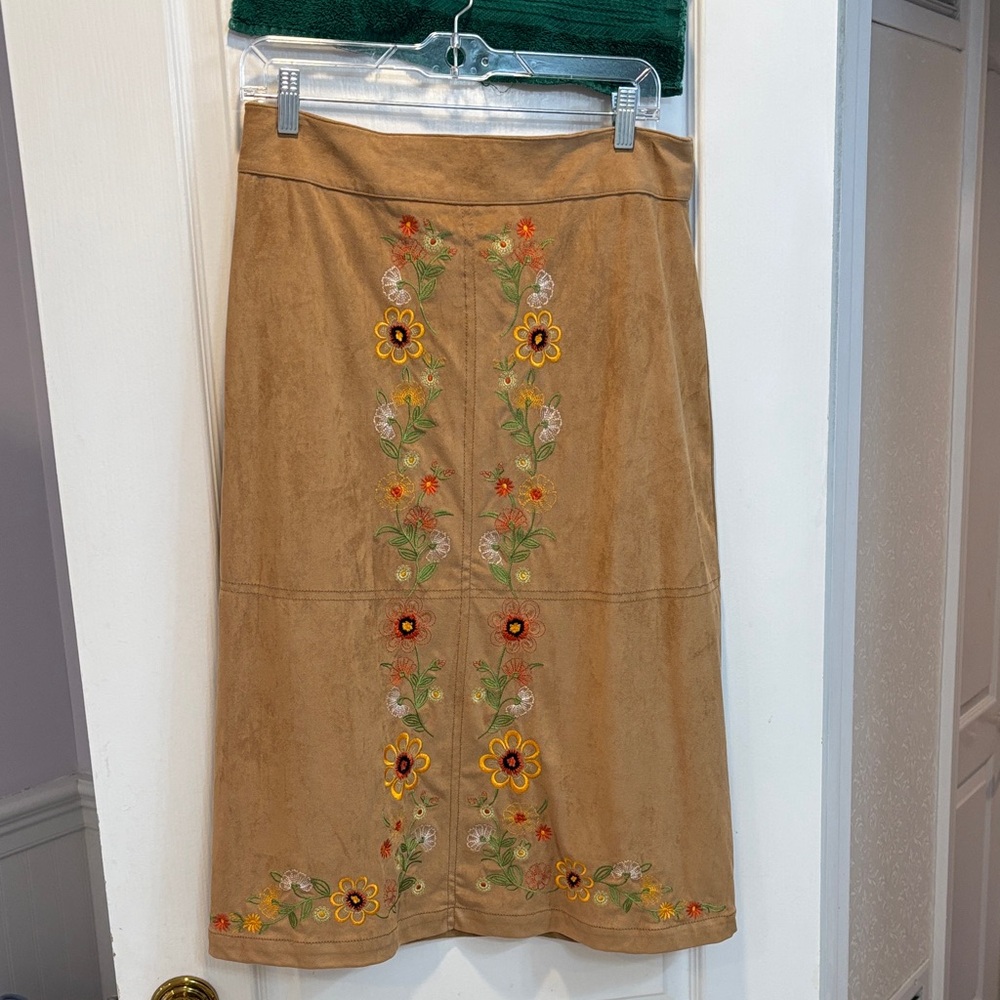NWT New York & Company Floral Embroidered Tan Skirt